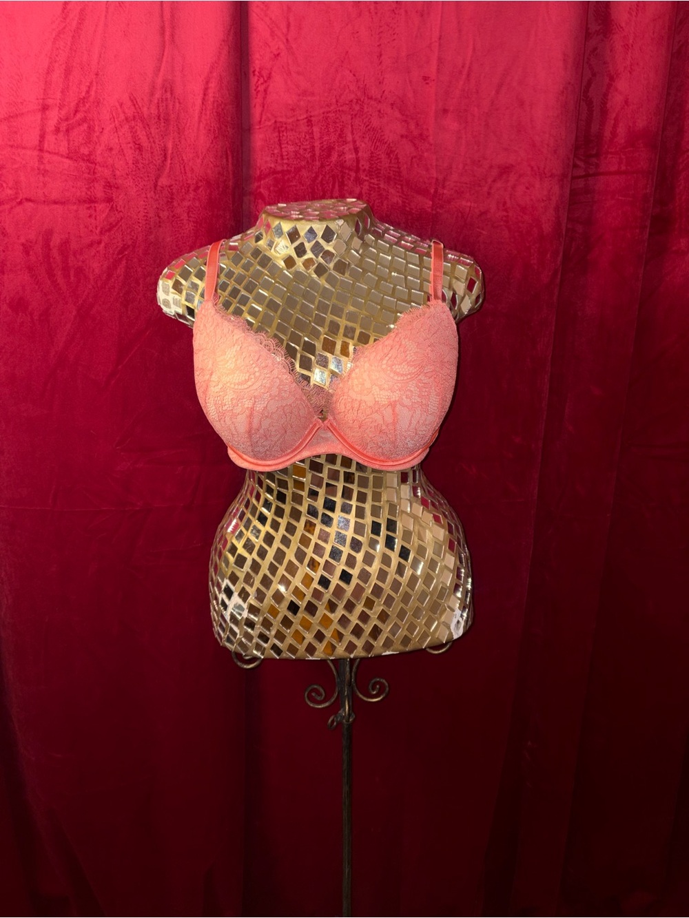 Victoria's Secret Coral Lace Underwire Bra
